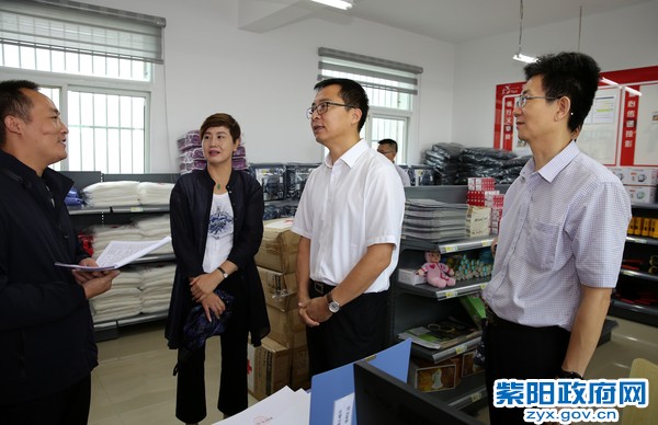 7月18日，陪同省民政厅副厅长陈军在青中村调研.jpg
