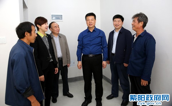 9月26日，出席紫邑新城搬迁户集中入住仪式.jpg