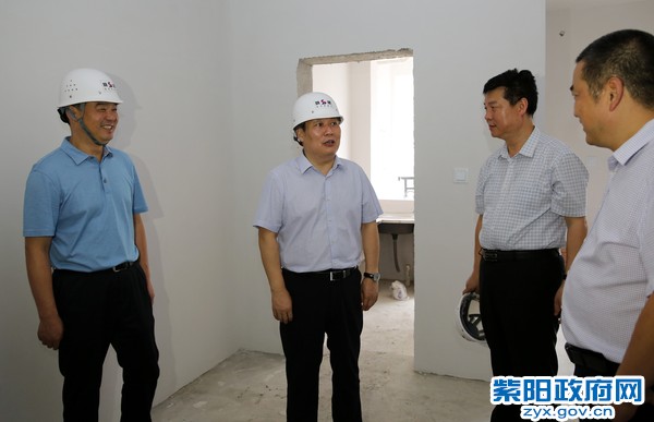 9月7日，陪同省自然资源厅副厅长邹顺生在仁和国际千户安置社区调研.jpg