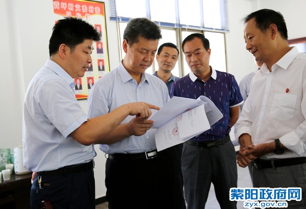 7月13日，在蒿坪镇蒿坪村调研新民风建设.jpg