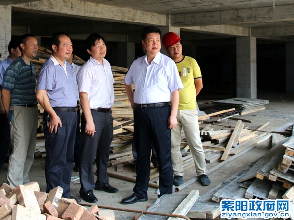看地下停车场.jpg