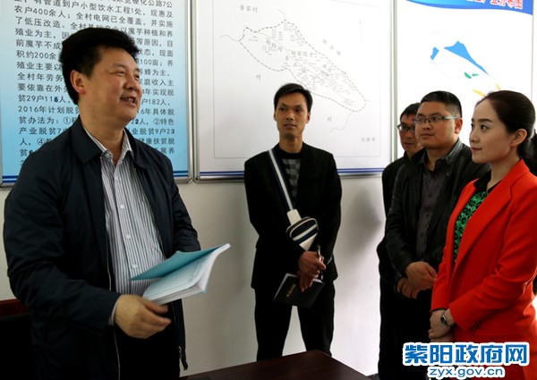 赵书记在毛坝.jpg