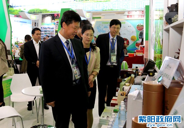 赵书记视察展馆.jpg