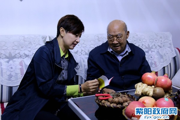 陈县长慰问邢博之.jpg
