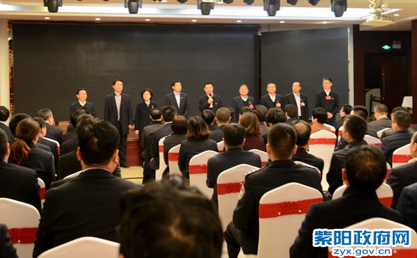 市领导看望党代表.jpg