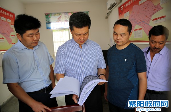 7月8日，在毛坝镇腰庄村调研新民风建设.jpg