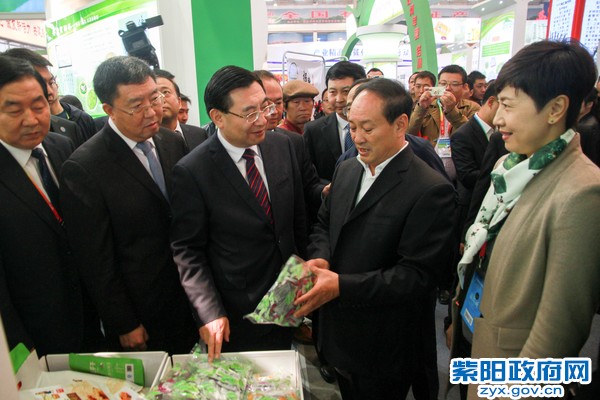 11月5日，胡书记视察杨凌农高会紫阳展区.jpg