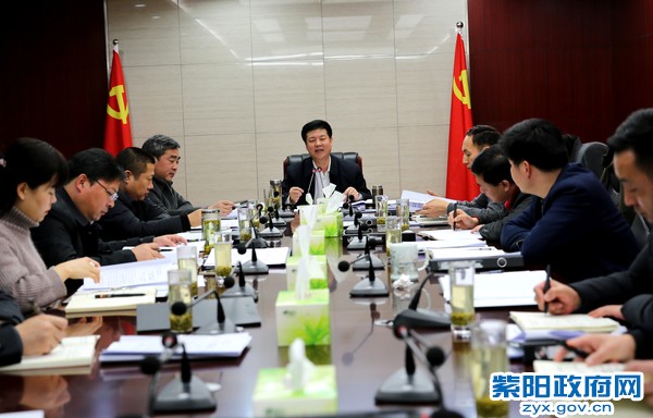 12月15日，主持召开县委常委会议.jpg