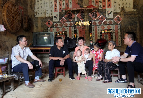 复星集团在东木镇考察.jpg