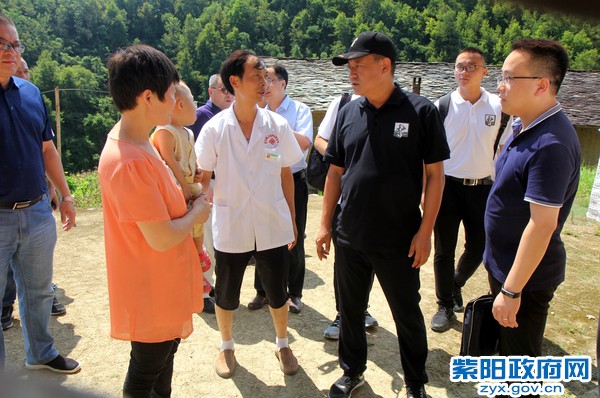 复星集团在东木镇考察乡村医生项目.jpg