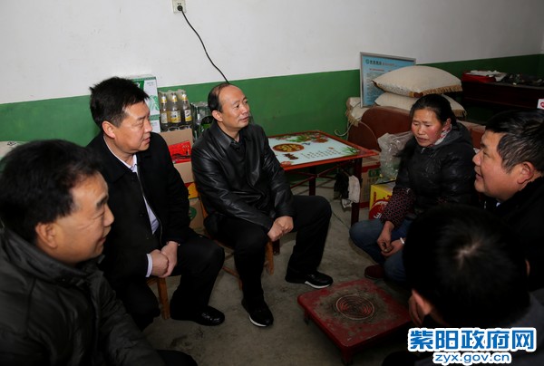 1月3日，陪同市委副书记、政法委书记陈明在红椿镇白兔村调研.jpg