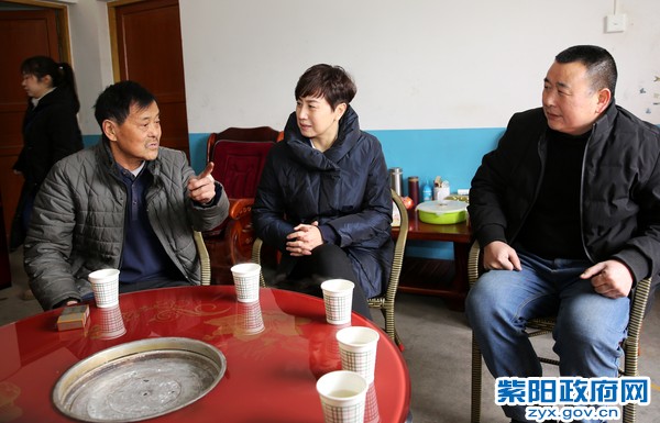2月3日，在毛坝镇竹山村看望慰问老党员邓智本.jpg
