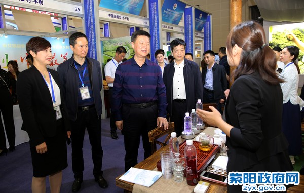 5月11日，视察第四届丝博会紫阳展馆.jpg