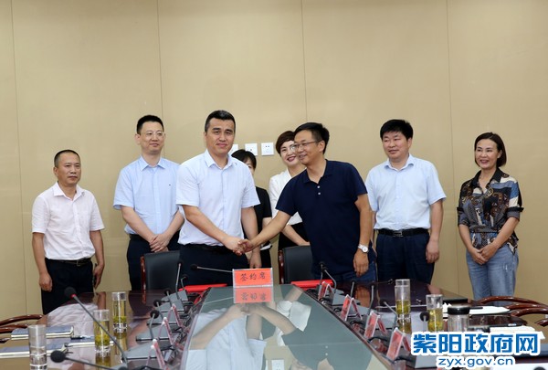 6月11日，出席县政府与中国移动安康分公司签约仪式2.jpg