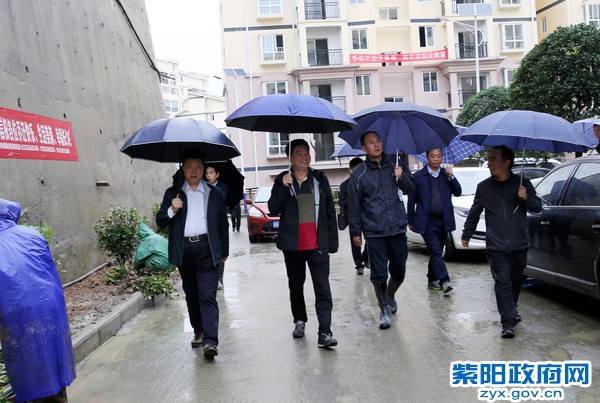 10月7日，陪同市脱贫办主任郭德林在仁和社区调研.jpg