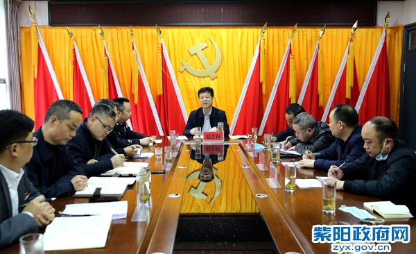 3月27日，在毛坝中学听取开学工作汇报.jpg