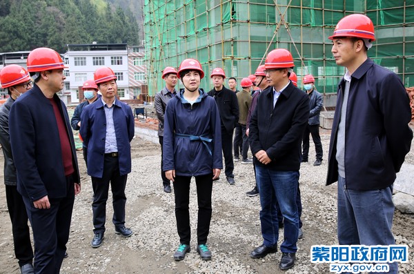 3月24日，检查双安镇中心幼儿园项目建设情况.jpg