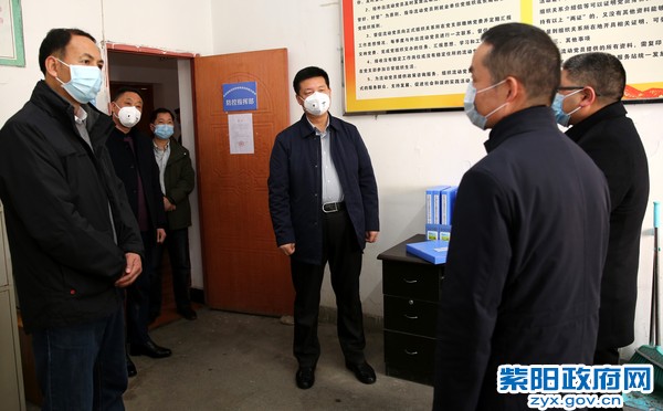 1月30日，在毛坝镇检查督导疫情防控工作.jpg