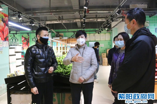 1月29日，检查疫情防控和市场保供应工作.jpg