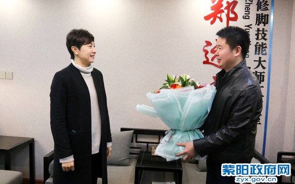 1月23日，看望慰问郑远元2.JPG