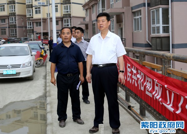 10月2日，视察仁和搬迁社区基础配套建设.jpg