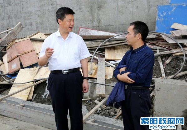 10月2日，视察仁和搬迁社区基础配套建设2.jpg