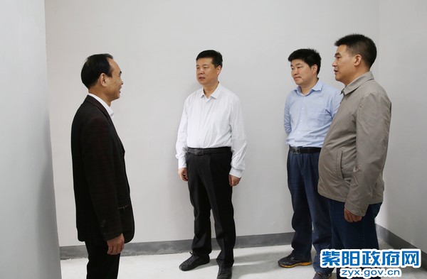 9月24日，县委书记赵立根到紫邑新城检查调研.jpg