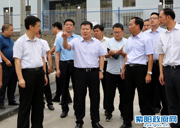 9月7日，陪同省自然资源厅副厅长邹顺生在蒿坪镇红旗社区调研.jpg