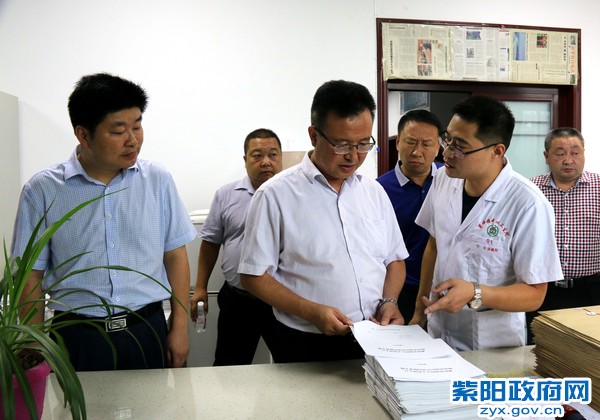 刘建平来紫调研交通、卫健等工作（蒿坪卫生院）.jpg