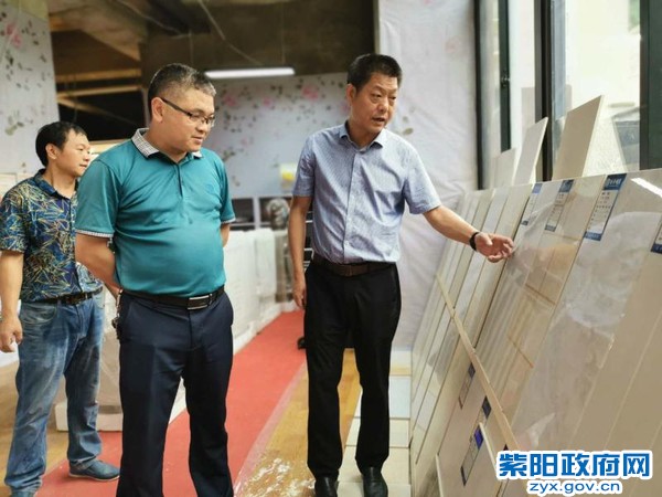 6月29日张教志主任在毛坝镇督导脱贫攻坚.jpg