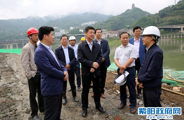 5月30日，在河堤路滨江广场调研.jpg