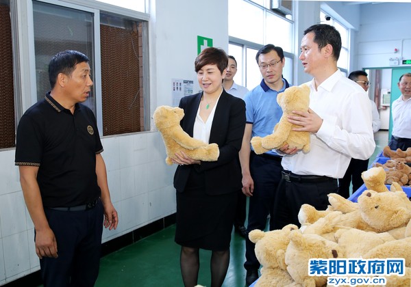 3月20日，在深圳市思彤有限公司考察2.jpg