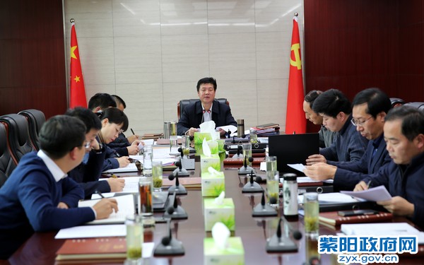12月29日，主持县委常委班子举行“讲政治、敢担当、改作风”专题学习研讨.jpg