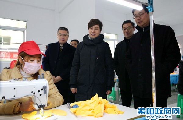 12月28日，视察双安镇新社区工厂.jpg