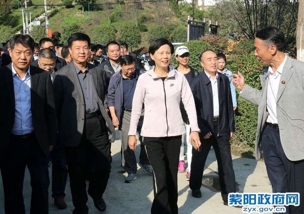 10月16日，陪同常州市新北区人大主任陆敏在瓦房店北五省会馆考察.JPG