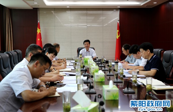 7月26日，主持召开县委常委第八次扩大会议.jpg