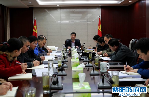 2月2日，主持召开县委常委扩大会议.jpg