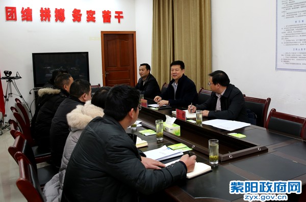 1月5日，县委赵书记在城关镇调研脱贫攻坚工作.jpg