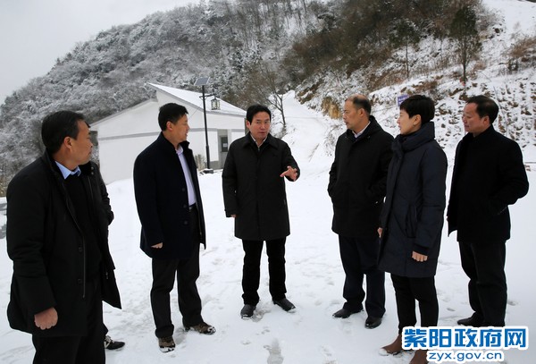 1月4日，市长赵俊民在蒿坪镇黄金村检查调研脱贫攻坚工作.jpg
