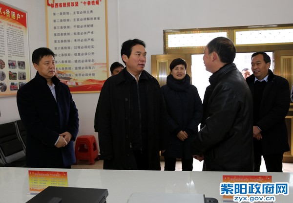 1月4日，市长赵俊民在蒿坪镇双胜村检查调研脱贫攻坚工作.jpg