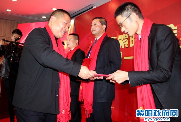 康主席授牌.jpg