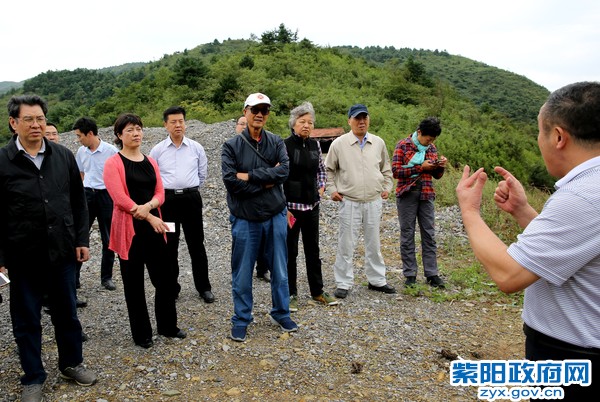 9月10日，陪同徐向前元帅之子徐小岩中将在麻柳镇黄草坪调研.jpg