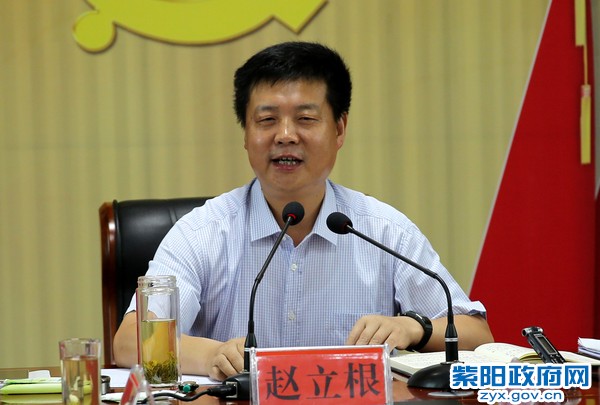 8月25日，在县教育局听取全县教育工作情况汇报2.jpg