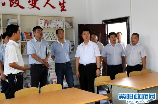 8月23日，在蒿坪镇中心学校调研.jpg