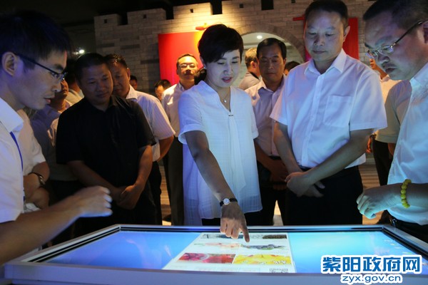 陈县长考察农合联u电商产业园.jpg