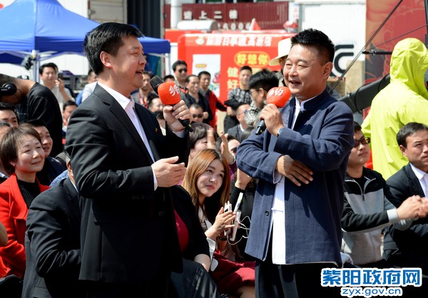 赵书记唱民歌.jpg