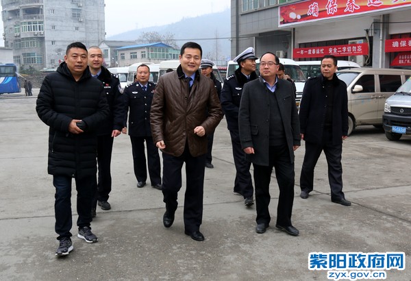 周斌副县长检查安全生产.jpg