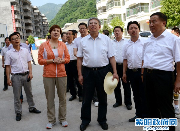 6月19，陪同国务院扶贫办副主任欧青平在高桥镇王家店子视察调研.jpg