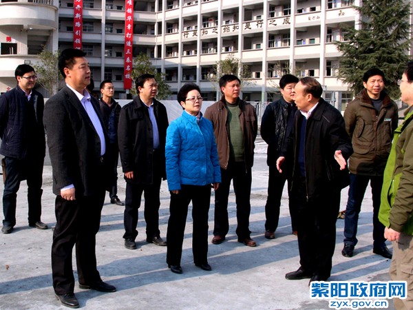 在紫阳中学.jpg