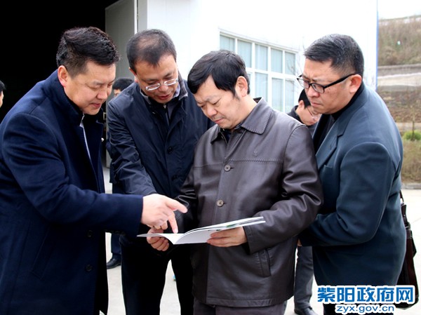 12月5日，陪同农民日报社党委书记、社长唐园结在永华魔芋调研1.jpg